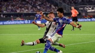 三笘薫、チームメートに容赦ない一撃！ドイツ代表もよろめく“超速また抜きシュート”炸裂でファン大興奮「このマッチアップ胸熱」