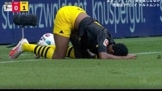 一体、何が起きた！？ これは痛すぎる… 股間をガッツリ握り潰されて悶絶！ 怖いけど見ちゃうドルトムントのエースが撃チンされた衝撃映像