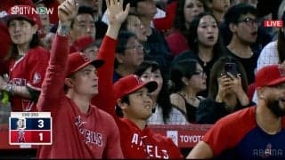 大谷翔平、同僚の追撃弾にニンマリ笑顔 ベンチを叩き喜ぶ姿に｢大谷ニッコニコw｣「翔平さんよろこんでるー」