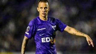 「かかとにのせたー」「上手すぎ」J1広島のマルコス・ジュニオールが”踵でボールをすくい上げる美技”を披露！ そのさりげなさに「こんなシーンあったんか！」の声