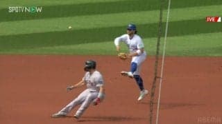 重なる走者も空中で回避 さりげなく見せる超メジャー級の“神守備“が呼んだ球場の熱狂