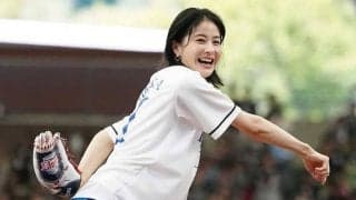 ブレーク女優が華麗なフォームで魅了　胸元への大胆投球に「イメトレしました」