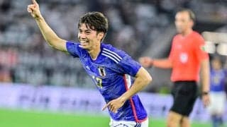 「可愛いが詰まってる…」25歳人気モデルがドイツで「J1川崎コーデ」披露！ 田中碧と三笘薫のグッズを手にした姉弟姿が「良い写真すぎる〜！」と大絶賛