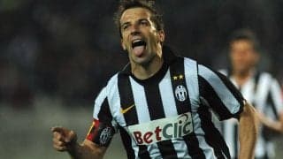 デル・ピエロ氏が札幌ドームを沸かせた華麗なFKに伊メディアも反応！ファンはキックよりも赤黒のユニフォーム姿に驚き「ストライプの色が間違ってないか？」