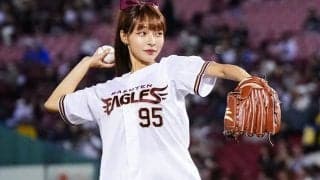 “奇跡のチア”リンシャン「80点です！」　スタイル際立つショーパン姿でワンバン投球