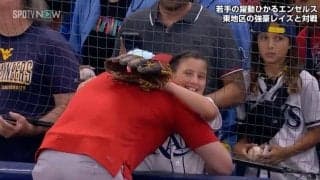 エンゼルスのムードメーカー・フィリップス、レイズ時代に奇跡もらった少女と感動の再会　ファン「素敵な話」「泣ける」