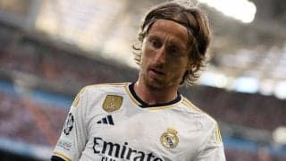 どっちが蹴るの!?レアル・マドリーが“2人コーナーキック”戦術を採用も効果は生まれず？「奇妙だ」「一体なぜ？」