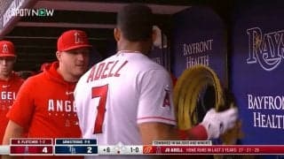 エンゼルス新鋭・アデルの特大ホームランにトラウトも歓喜！笑顔で\"肩ポンポン\"に「トラ兄の祝福だ～」「来年が楽しみ」