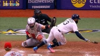 \"赤い藤浪\"ジョイス、高速すっぽ抜けに相手打者もペタン座りでビックリ顔 ファンはヒヤヒヤ「よく避けたな」「ごめーん」