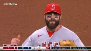 瞬き厳禁！？大谷翔平の同僚の超ファインプレー ファンも見惚れる\"横っ飛び\"に「かっけー！」「ナイステファニック」