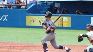 序盤の猛攻で法大に先勝／法大１回戦