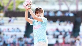 “おねえさん”が豪快ピッチ「めちゃくちゃかわいい」　溢れる笑顔で「きゃー」絶叫