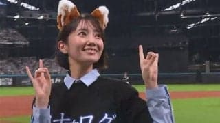 波瑠さん「心臓が飛んで行っちゃうかと…」　緊張の始球式もキュートな笑顔で魅了