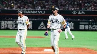 鷹に緊急事態…周東佑京が足痛め負傷交代　藤本監督「大したことないことを祈ります」