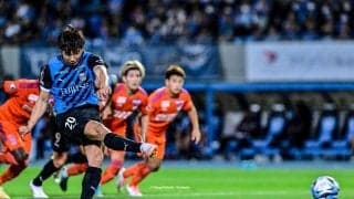 「行ったらすぐに渡してくれました」川崎・山田新が振り返る、新潟戦でのPKでのダミアンとのやり取り。「あそこに蹴れば入ると思った」ときっちり沈める