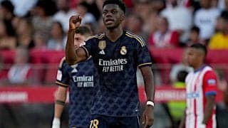 チュアメニの移籍後初弾などでジローナとの首位攻防戦を制したマドリーが3試合ぶりの首位浮上！【ラ・リーガ】