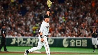 “引退試合”の巨人・松田に東京ドーム大歓声　「6番・三塁」で出場…6回の守備で交代