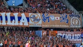 「ゴール裏で見てるのやばいな笑」アイドルグループの元人気メンバーがJ1新潟の試合観戦姿を公開！ サポーターともハイタッチを行い「今日からアルビの勝利の女神」と反響