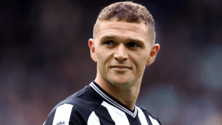 お父さんも頑張ったのに…PSGに快勝のニューカッスルDFトリッピアー、試合翌日に愛息が着たユニフォームにファンも涙「切ない」「これもパパの仕事」