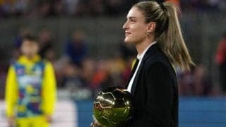 バルサ女子で400試合出場のスペイン女子代表MFプテジャスへ額入り特別ユニが贈呈、歴代最多得点へもあと「1」と迫る