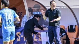 「監督が最強に可愛い」J2清水・秋葉監督が見せた、磐田戦後の意外過ぎる「子どもデレデレ姿」が話題に！ 選手の子どもをあやそうと必死な表情に好感集まる