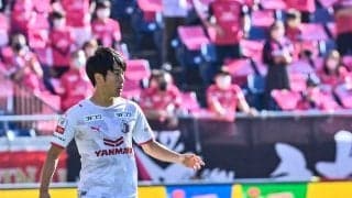 「英語頑張ってるやん！」英2部でプレーの坂元達裕が英語でメッセージ！「僕らの小さな魔法使い」「ほとんどのイギリス人より上手に英語を話すね」などピッチ内外の姿に高評価