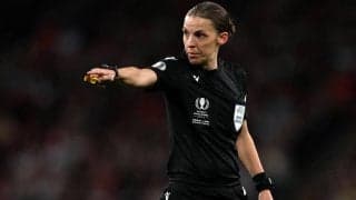 女性審判員のパイオニア、フラパール主審がイングランドvsオーストラリアを担当…女性としてウェンブリーで初の主審に