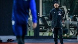 「取材じゃないです。お見舞いに来ました」森保監督が報道陣の前に突如、姿を表した意外なワケ。負傷した記者を気遣うも、「口が動くから大丈夫です」と笑い誘う