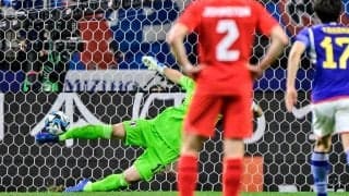 「足を残せるのが凄い」日本代表・大迫敬介が片足でPKをストップ！ 流れを渡さなかったビッグプレーに「Jリーグの誇り」「これえぐかった…」と絶賛の声