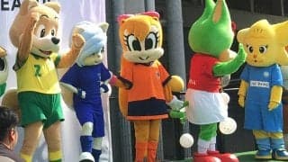 「ちゅーしてる～」大宮のマスコット・ミーヤはWEリーグカップ決勝でも通常運行！相方もぼやく「目を離すとこれだよ」