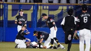 鷹・三森大貴がアクシデントで緊急交代　後頭部＆顔面をグラウンドに強打、担架で運ばれる