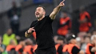 相手監督からもなだめられる…ブライトン率いるデ・ゼルビ監督の“激しすぎる”試合中リアクション集が反響「ジェットコースターのような感情」