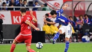 本田圭佑「彼が本当のコーチだ！」南野拓実の枠外シュートをがっちりつかんだ“キャッチニキ”「試合の全部を持っていった」と話題