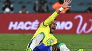 ネイマールがヒザ負傷、涙を流し担架でピッチを後に…ブラジルはウルグアイに敗れ南米予選初黒星