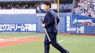 吉田正尚がCS始球式にサプライズ登場　能見篤史氏と“夢対決”…場内大歓声