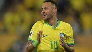 「こういうところが嫌いになれない」重傷で涙も流したネイマール、松葉杖でも笑顔でファンサする姿に称賛「素直に尊敬」