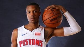 開幕戦を控えるロサンゼルス・レイカーズ、若手フォワードと契約もわずか1日でウェイブ