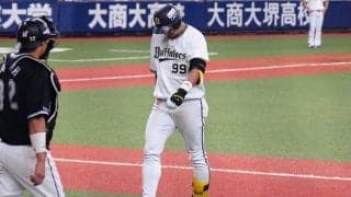 オリ杉本にアクシデント、一塁まで走りきれずベンチへ　足を負傷か…本拠地は騒然