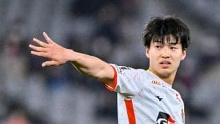 「打点たけえ…」「まじで完璧」名古屋DF藤井陽也の豪快ヘッド弾に「スタンディングやのにめっちゃ跳ぶやん!」と驚嘆!「これは日本代表、藤井陽也」と太鼓判押される