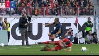 超危険！「レッドカードだろ」「エグすぎる…」 ファウル覚悟でガッツリ削った“足裏スライディング”が炸裂する瞬間 警告止まりで物議を醸した極悪プレー