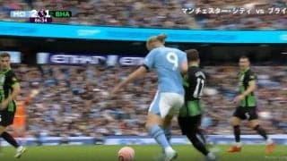 軽トラじゃない、ダンプだ！怪物ハーランドの重戦車ドリブルが強烈過ぎる！捨て身であたりに行ったスコットランド代表が思い切り吹っ飛ばされる衝撃映像