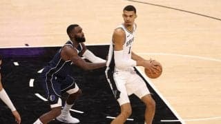 “ドラ1”ウェンバンヤマが開幕戦に出場…ファウルトラブルになりながら15得点と上々デビュー