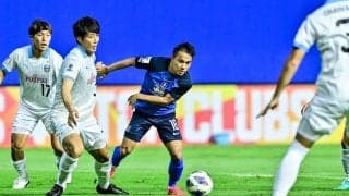 【川崎からパトゥムへ受け継がれた横断幕の舞台裏(2)】試合後の誰もいないピッチに、チャナティップは横断幕を見るために訪れていた--両チームのサポーターが交わした「1つの約束」