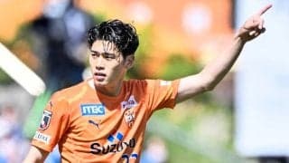 「唯人が英語で頑張ってる！」サッカーU-22日本代表MF鈴木唯人が英語でインタビューに対応！「普通に喋ってる」「最後の笑顔かわいい」などの声が広がる