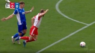 選手、監督もブチギレ！前半だけで“一発退場3人”→バイエルンが8ゴールでフルボッコ “ブンデス史上初の珍事”が起きた大荒れの一戦 「初めて見た」「なにこれ？」