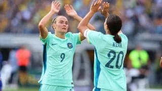 オーストラリアが観衆6万人の前で8得点圧勝！フィリピンを圧倒しサム・カーとフォードがハット【パリ五輪アジア2次予選】