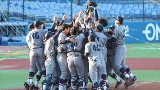 慶大、早大破り4季ぶり40回目の優勝　鷹3位の廣瀬が20号、甲子園Vの慶応高に次ぎ栄冠
