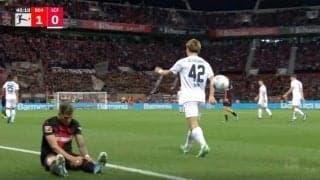 堂安律に敵地サポーターがブチギレ！激しいタックルのファウル判定にイラつく→ボールを投げ捨てる　容赦ない大ブーイングも気にしないメンタル強すぎるプレー