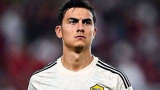 「まるで映画のよう」「素敵」ディバラがトレヴィの泉前で恋人にプロポーズ！賑やかし要員となった元チームメイトも話題に「ほんとに仲良しだな」