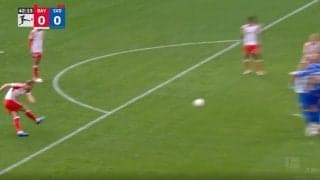 直撃したら死ぬレベル！“殺人級ショット”が人の壁に襲いかかる瞬間　バイエルンの絶対的ストライカー・ケインが直接狙う”超強烈フリーキック”が怖すぎる